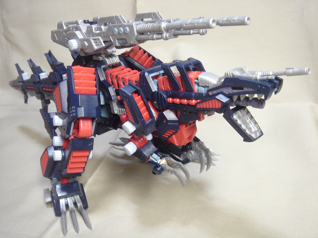 ゾイド ZOIDS HMM ジェノザウラー レイヴン仕様-